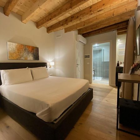 Malvezzi24 Boutique Rooms Desenzano del Garda Luaran gambar