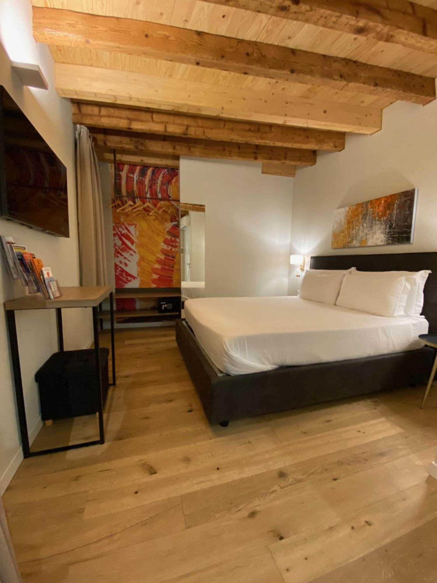 Malvezzi24 Boutique Rooms Desenzano del Garda Luaran gambar