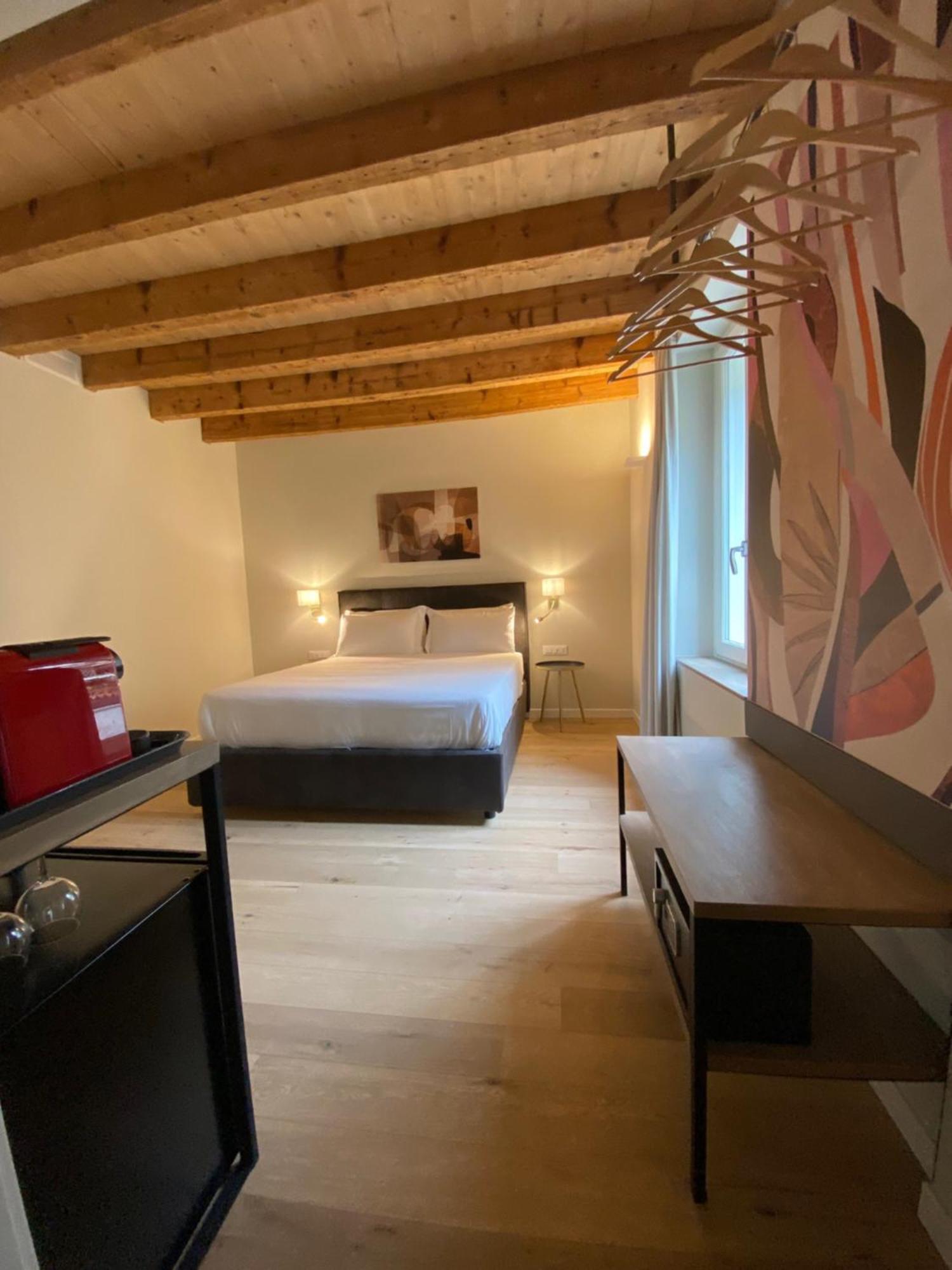 Malvezzi24 Boutique Rooms Desenzano del Garda Luaran gambar
